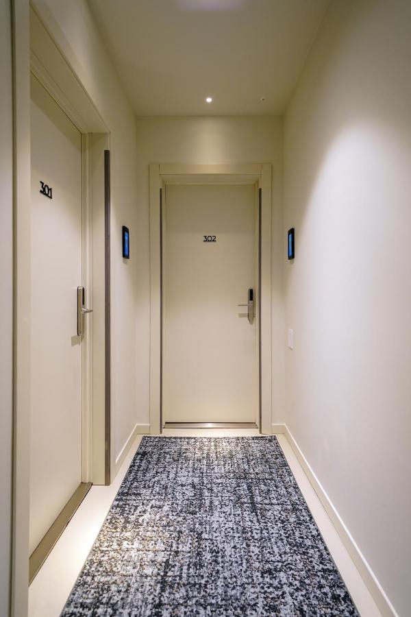 Bergamo Inn 21 المظهر الخارجي الصورة A door